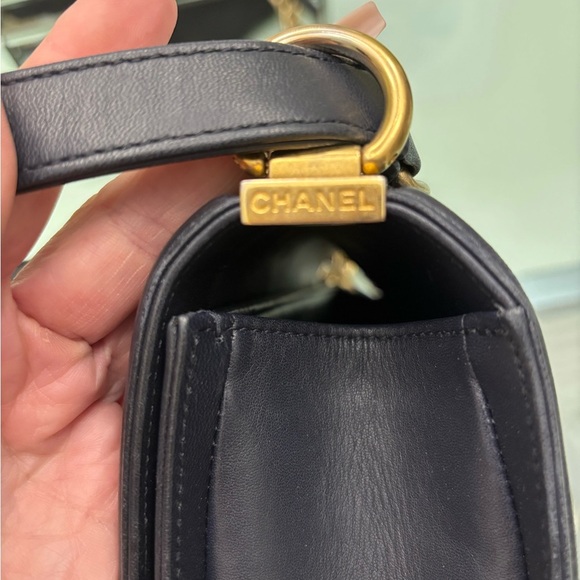 Authentic Chanel Caviar Quilted Médium Boy Flap Bag in Navy Blue - Picture 13 of 13